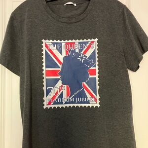 Queens Jubilee Gray Graphic Short Sleeve Tee